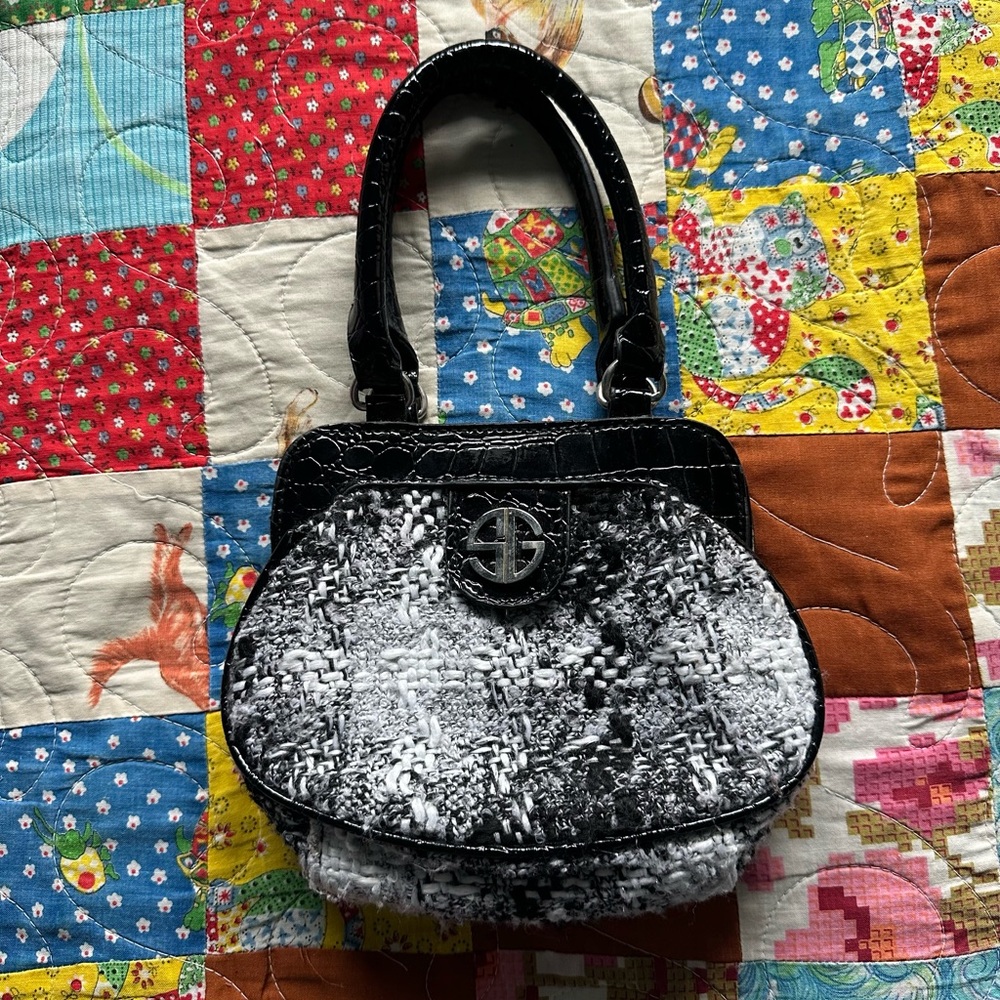 Chic Black and White Handbag